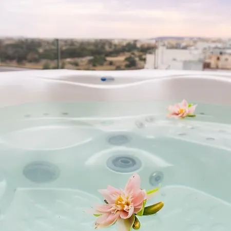 Beautiful 2br Penthouse With Private Hob Tub By 360 Estates Hal Ghaxiak